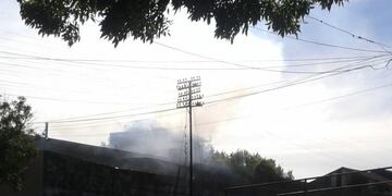 El siniestro llamó la atención de vecinos y transeúntes cerca de 27 de Febrero\u002E (Juan José García)