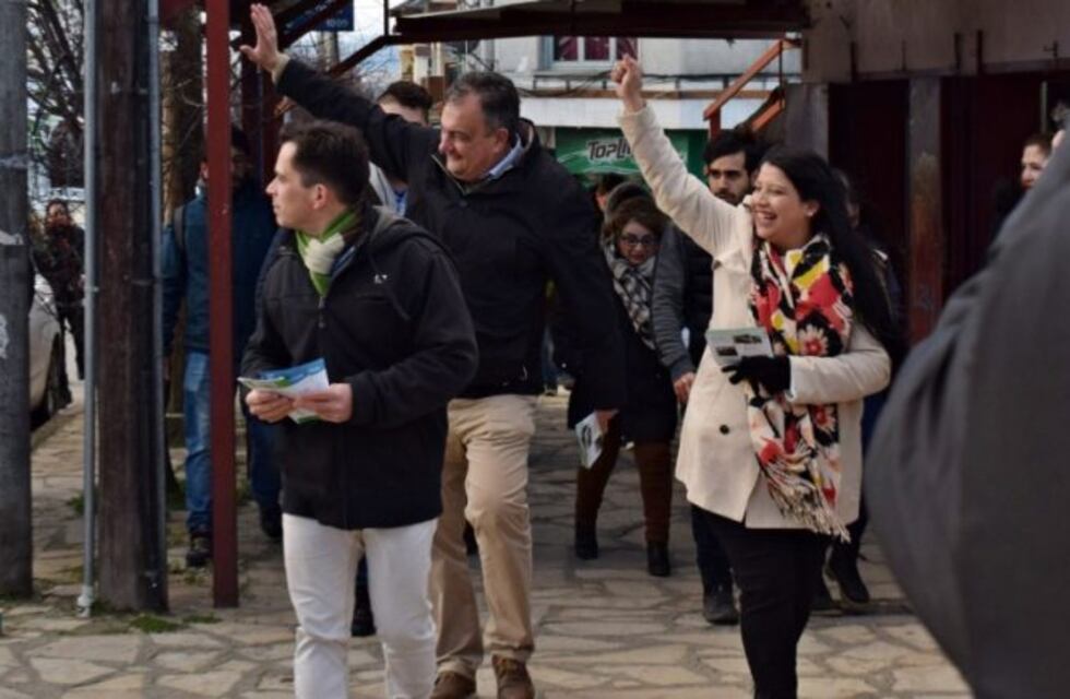 Gennuso cerró su campaña con una caminata por Onelli