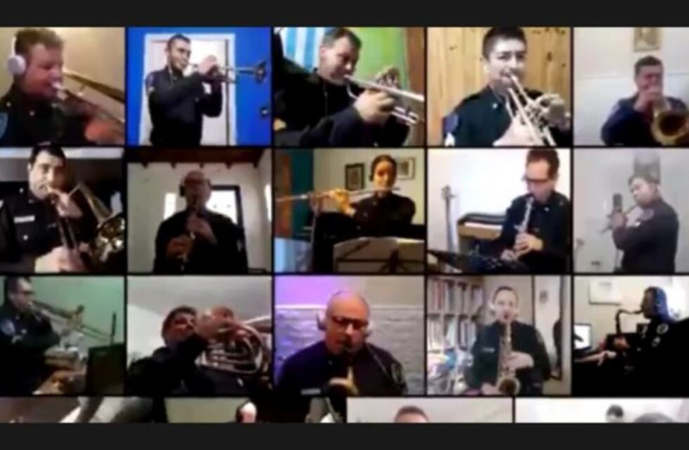 La Banda de la Policía Federal, al ritmo de la Mona Jiménez