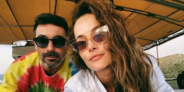 La pareja compartió una selfie con sus seguidores en redes sociales\u002E (@pocho22lavezzi)