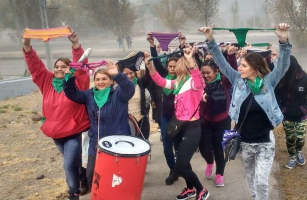 Realizaron un "bombachazo" en repudio a las exposiciones de funcionarios contra el aborto