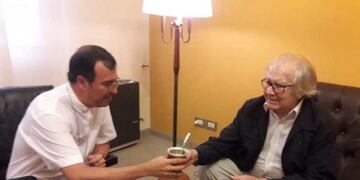 Nuevo encuentro entre el obispo Gabriel Mestre y el Premio Nobel de la Paz, Adolfo Pérez Esquivel (Foto: Iglesia Mar del Plata)