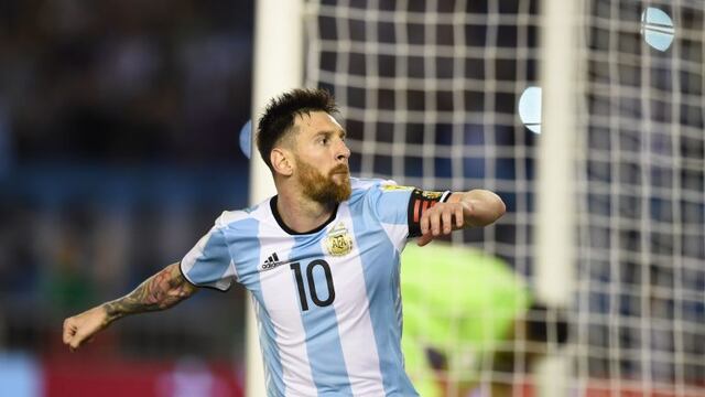 Argentina's Lionel Messi celebrates after scoring against Chile during their 2018 FIFA World Cup qualifier football match at the Monumental stadium in Buenos Aires, Argentina, on March 23, 2017. / AFP PHOTO / EITAN ABRAMOVICH ciudad de buenos aires Lionel Messi futbol eliminatorias mundial 2018 futbolistas partido seleccion argentina vs chile