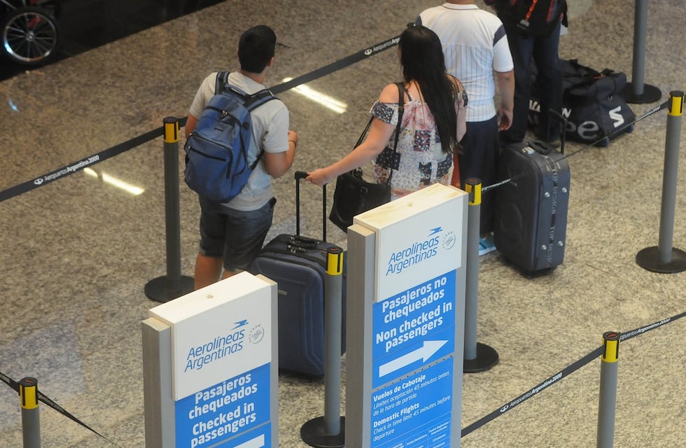 Nueva estrategia para frenar la salida de divisas: el dólar turista podría llegar a $ 290