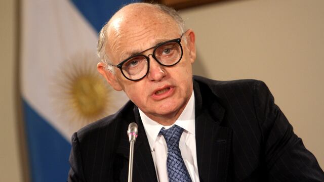 BUENOS AIRES 13/07/15, EL MINISTRO DE RELACIONES EXTERIORES HECTOR TIMERMAN JUNTO AL TITULAR DEL BANCO CENTRAL ALEJANDRO VANOLI Y AL MINISTRO DE TRABAJO CARLOS TOMADA DURANTE EL SEMINARIO \