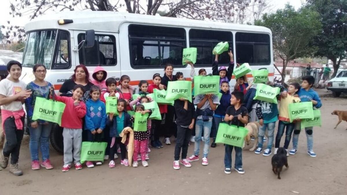 Niños del Merendero Madre Tránsito Cabanillas\u002E (Foto facebook)\u002E