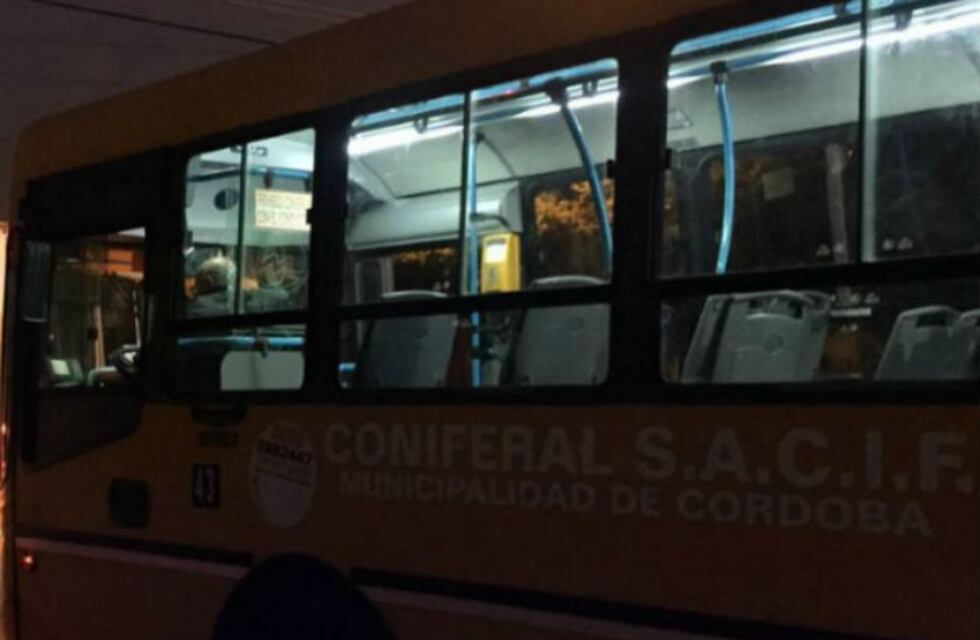 Pelearon en un colectivo en pleno viaje, uno tenía un revólver