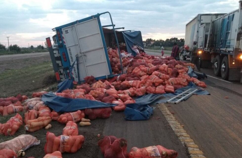Dos accidentes complican el tránsito en las rutas 7 y 40