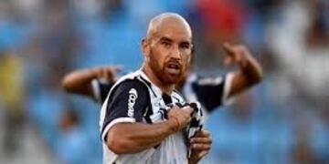 El también delantero uruguayo anotó seis goles, y entraría por el Tanque Silva, que hizo la mitad\u002E