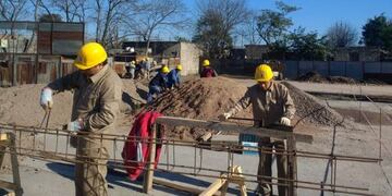Los obreros trabajan en la construcción del CEPLA\u002E