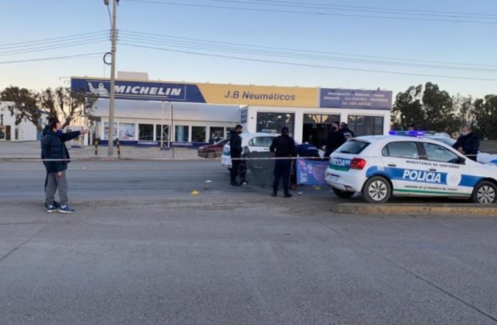 Buscan al camionero que atropelló y mató a un limpia vidrios y luego huyó