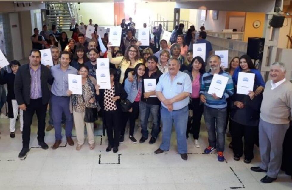 Se entregaron 54 títulos de propiedad a vecinos de la ciudad