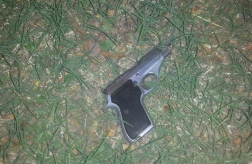 Adolescente armado en plena calle