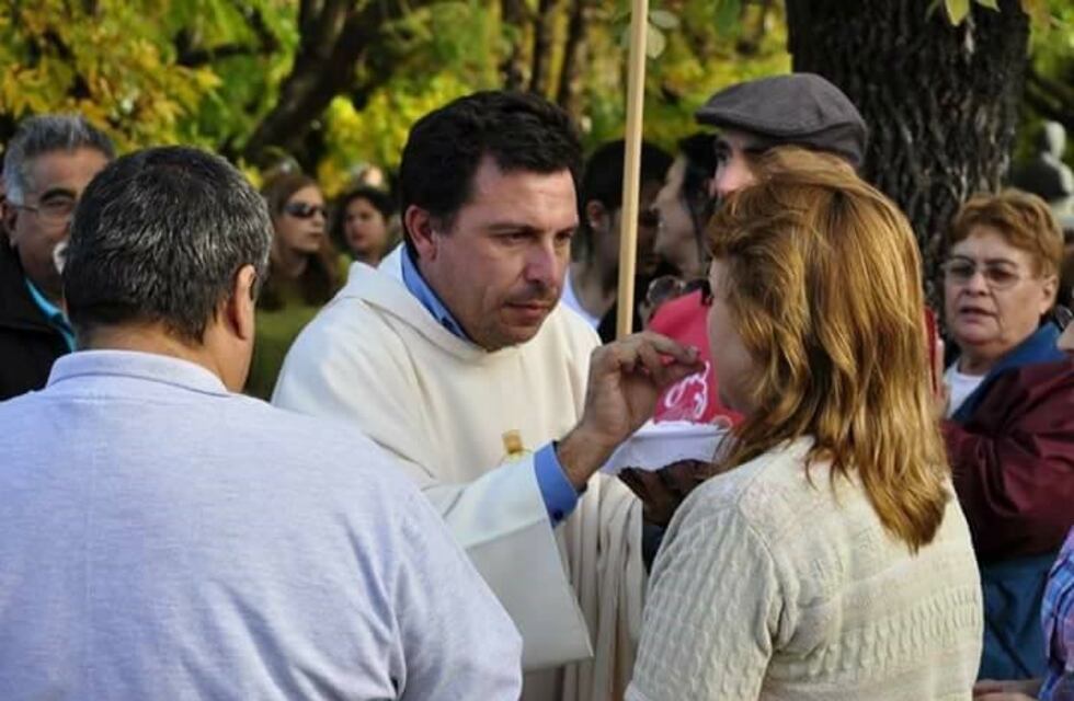 Un falso sacerdote participó de las Fiestas Patronales que en abril se celebraron en La Emilia