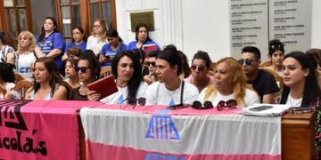 tensión en el Concejo por cupo laboral trans