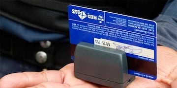 La mujer denunció que le clonaron la tarjeta de débito y gastaron $30\u002E000\u002E