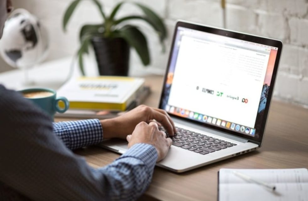 Un joven golpeó, ató y robó a un hombre que había conocido en una web de citas