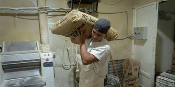 La inflación es una pesada carga para los bolsillos cordobeses que desayunan con el pan más caro, esta semana.