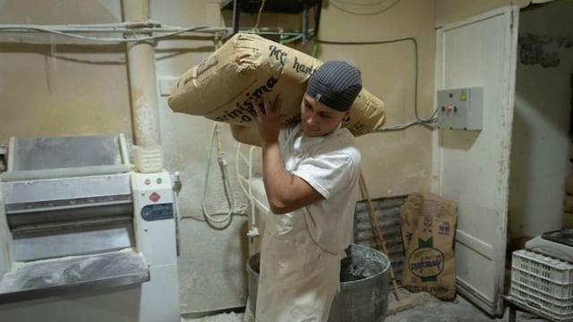 La inflación es una pesada carga para los bolsillos cordobeses que desayunan con el pan más caro, esta semana.