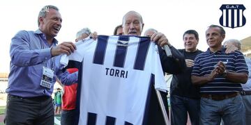 Torri fue homenajeado por Talleres\u002E