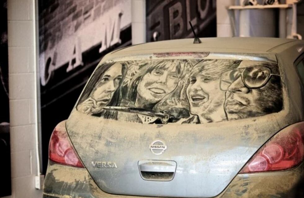 Los parabrisas son los lienzos de este artista