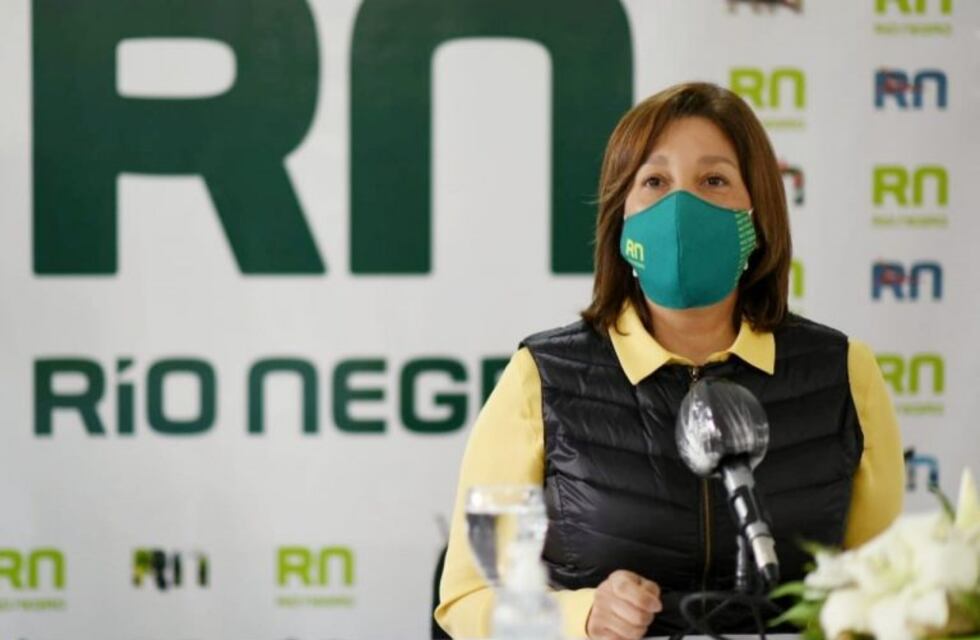 La gobernadora de Río Negro descartó desalojos violentos y aclaró que no avala las tomas de tierras