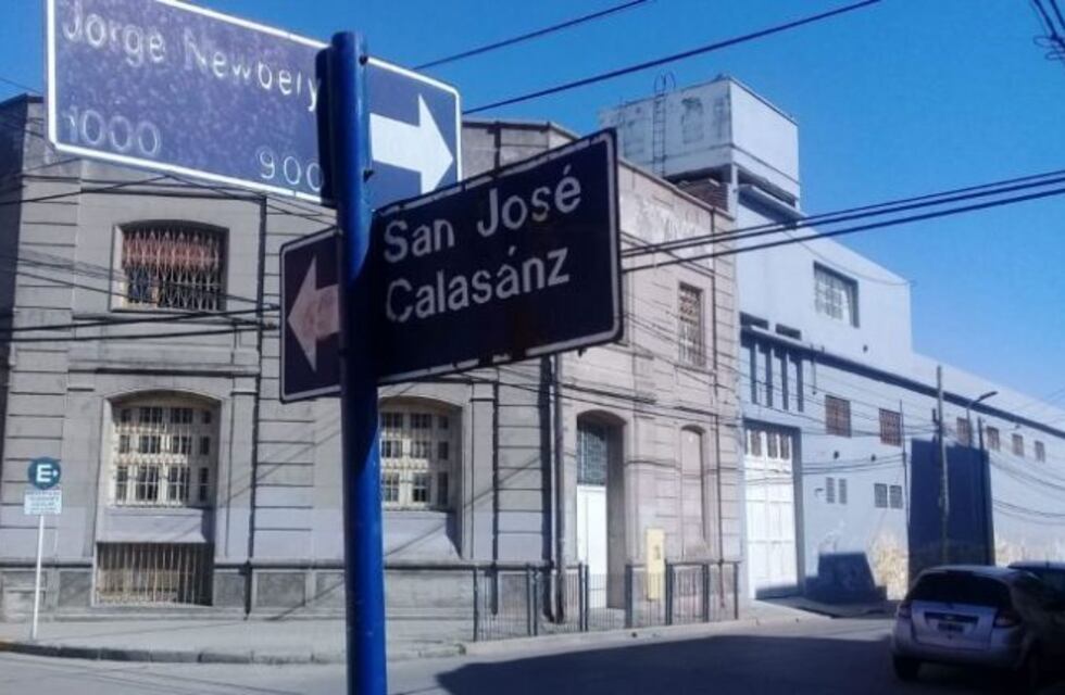 Le robo a una mujer de 86 años, se escondió en un colegio y se tiroteó con la Policía desde allí