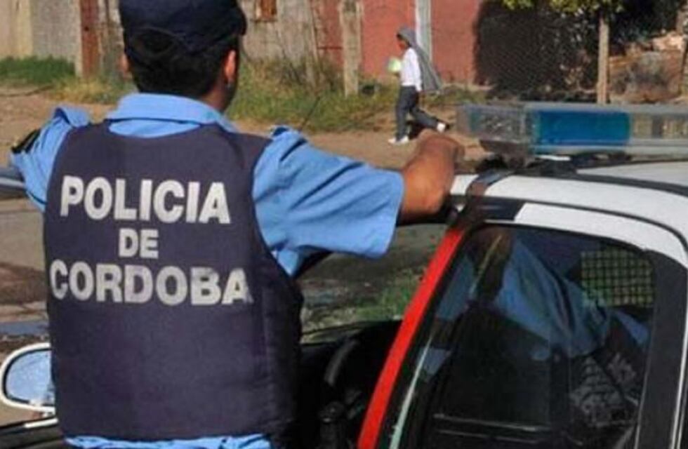 Alta Gracia: le retiran el arma a un policía por violencia de género