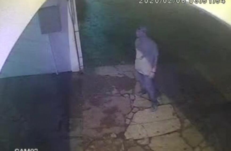 Robaron $70 mil a un local de comidas por la madrugada