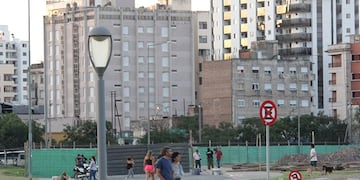 La idea es que las nuevas construcciones ya tengan espacios destinados a las cocheras\u002E