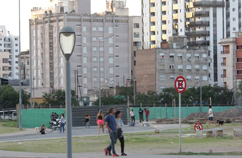 Presentan proyecto para que los nuevos edificios se construyan con cocheras