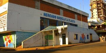 La Placita de Posadas\u002E Es un lugar típico de compras con su identidad de comercio de productos en la frontera de Argentina y Paraguay\u002E (Canal 12)