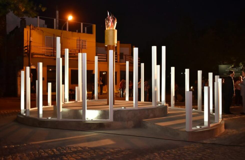 Gualeguaychú inauguró su primer Monumento a la Democracia