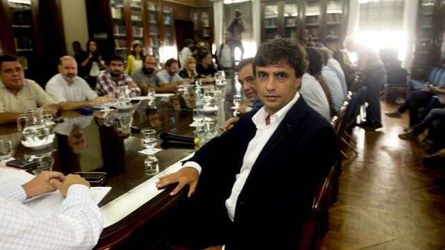 conflicto con los maestros docentes por el aumento suba del salario sueldornparitarias docentes DYN01, LA PLATA 11/03/2017, LOS MINISTROS DE TRABAJO, EDUCACION Y ECONOMIA DE LA PROVINCIA DE BUENOS AIRES, MARCELO VILLEGAS, ALEJANDRO FINOCCHIARO Y HERNAN LACUNZA DURANTA LA REUNION CON TRES DE LOS OCHO GREMIOS DOCENTES QUE ACATARON LA CONCILIACION OBLIGATORIA.rnFOTO: DYN/SALVADOR SANTIAGO. la plata hernan lacunza paritaria docente negociaciones paro huelga docentes reunion mesa de negociaciones paritarias docentes conferencia de prensa de los ministros