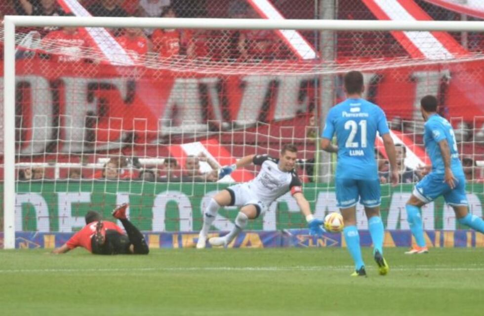 César Rigamonti volvió con sus impresionantes atajadas ante Independiente