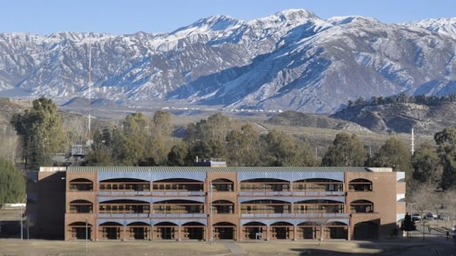 Una egresada de la Facultad de Artes y Diseño de la UNCuyo manifestó que quería jurar "por la Matria", y una resolución se lo permitió.