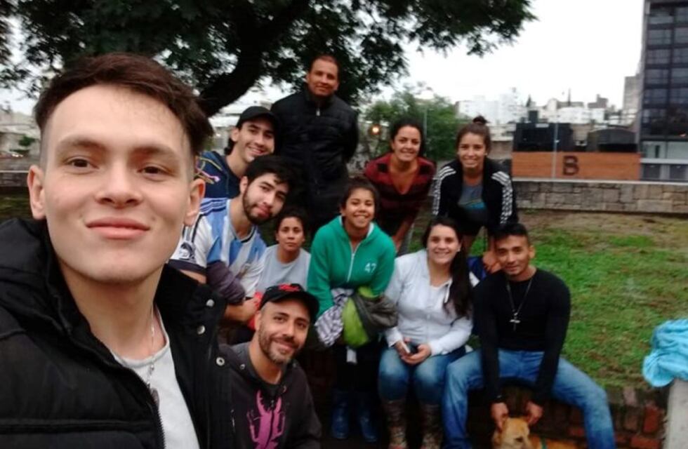 Voluntarios se "mandaron" a la Cañada y salvaron la vida a una perra