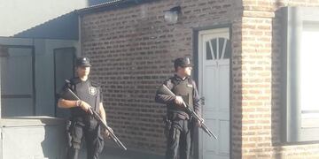 Allanamiento policial Almafuerte al 100 (web)