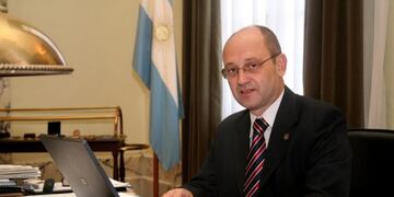 BUENOS AIRES 31/05/10, FOTOGRAFIA DEL RECTOR DE LA UNIVERSIDAD DEL LITORAL, ALBOR CANTARD, QUE ACOMPAÑA REPORTAJE CONCEDIDO A ESTA AGENCIA\u002EFOTO\u002EDYN buenos aires albor cantard rector de la universidad del litorial notas entrevistas reportajes