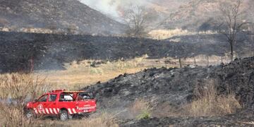 Incendio en el Camino de las Altas Cumbres entre Icho Cruz y Cuesta Blanca\u002E