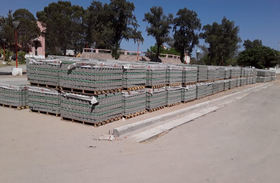 Entregaron materiales para obras en Icaño y Mutquin