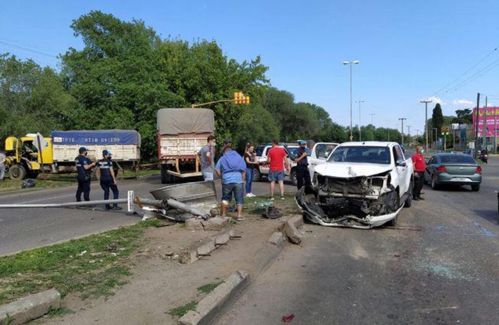 Un camión sin frenos provocó un impactante choque en Córdoba