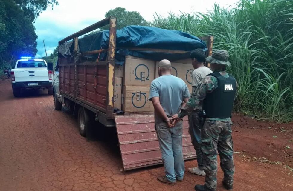 Operativo de Prefectura Naval Argentina desarticula red de contrabando de cigarrillos en Eldorado