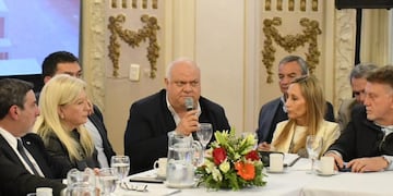 Masso informó que 314 mil alumnos reciben atención diaria en escuelas y más de 100 mil niños en merenderos.