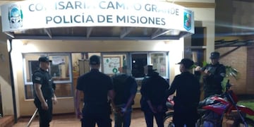 Campo Grande: robaron una motocicleta y fueron detenidos en un control policial.