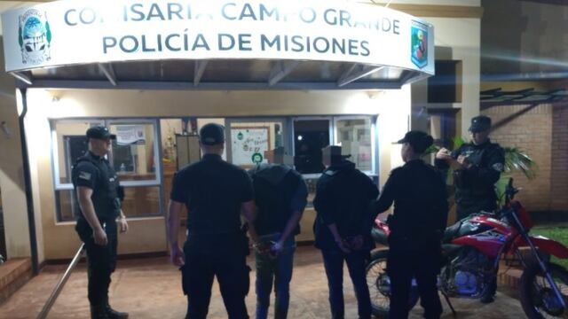 Campo Grande: robaron una motocicleta y fueron detenidos en un control policial.