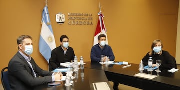 Federico García, Diego Cardozo, Facundo Torres y Gabriela Barbás en la reunión con los intendentes (Gobierno de Córdoba)