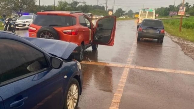Choque en cadena frente a la Terminal de Oberá dejó dos conductores hospitalizados.