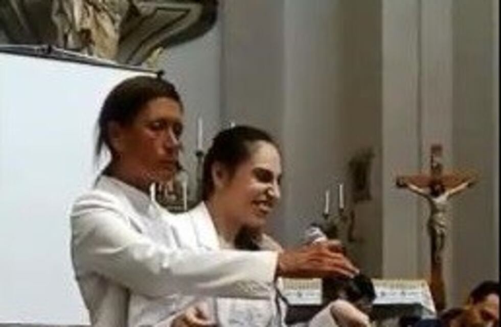 Tiene parálisis cerebral, cantó ópera y cautivó al mundo