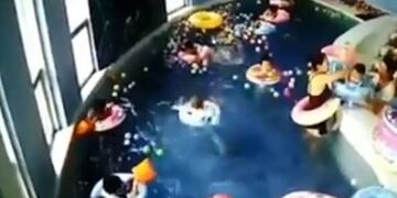 Un niño se ahogó en plena clase de natación y se salvó de milagro\u002E